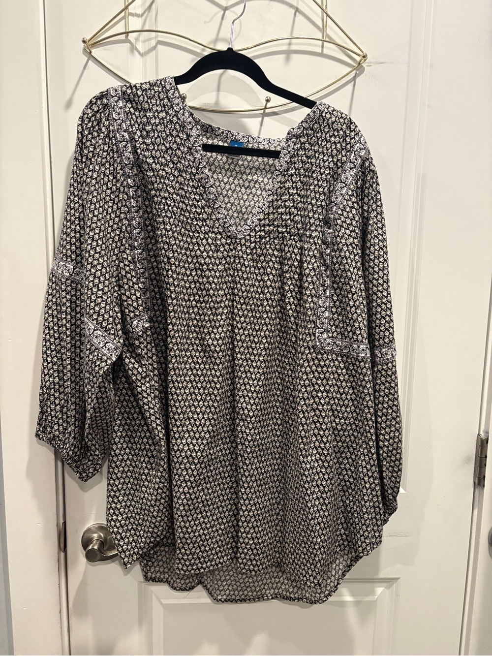 Old Navy Black and White V‑Neck Printed Tunic